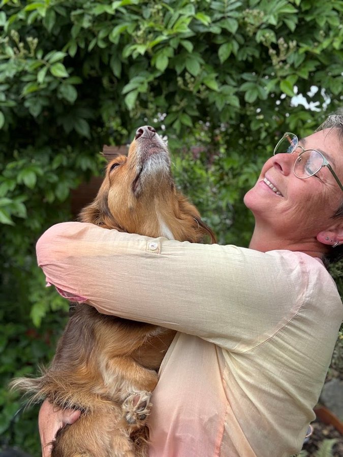 Kerstin mit ihrer Hündin Nila